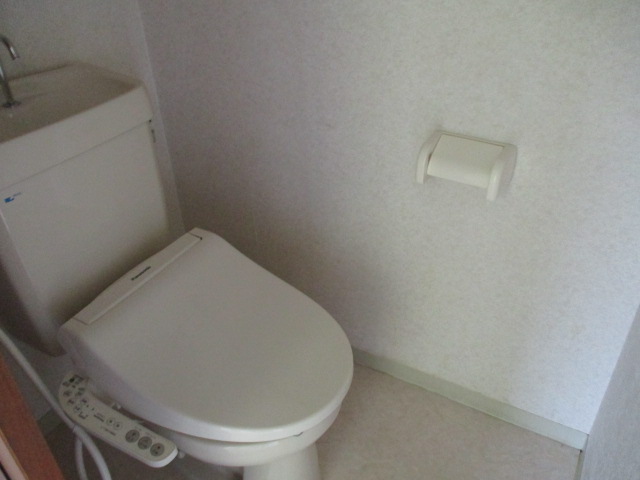 浜松市中央区 3階建 築33年のトイレ写真