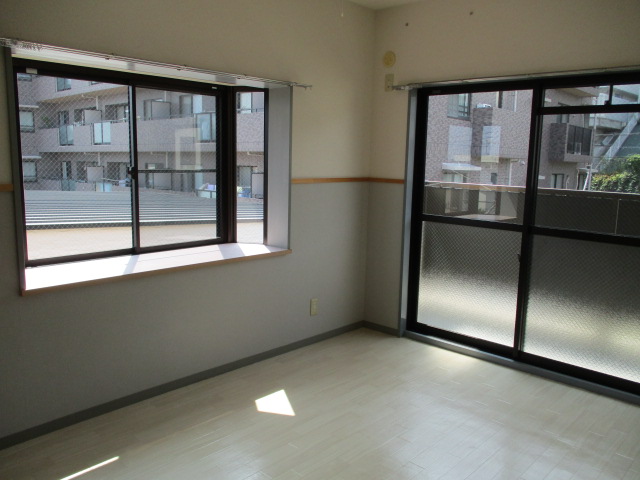 浜松市中央区 3階建 築33年の内装写真