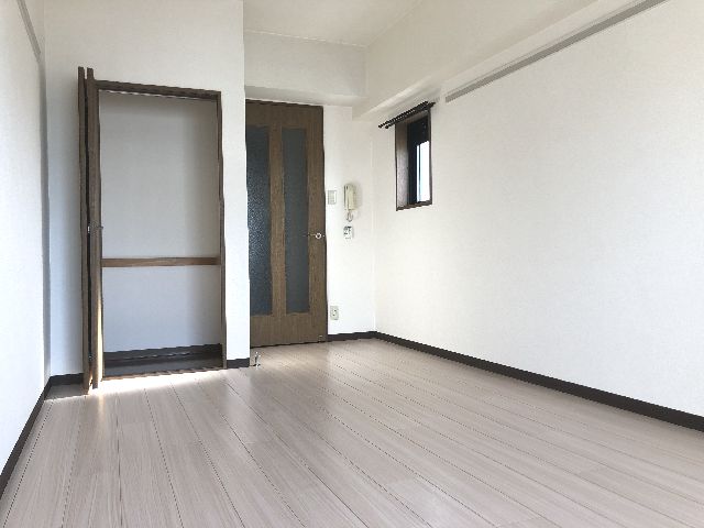 地下鉄東山線 覚王山駅 徒歩5分 8階建 築27年の居間写真