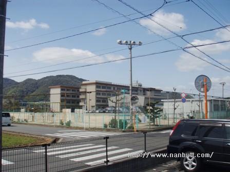 小学校　福山市立新涯小学校（小学校）まで438m