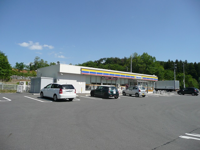 コンビニ　ミニストップ矢吹八幡店（コンビニ）まで300m