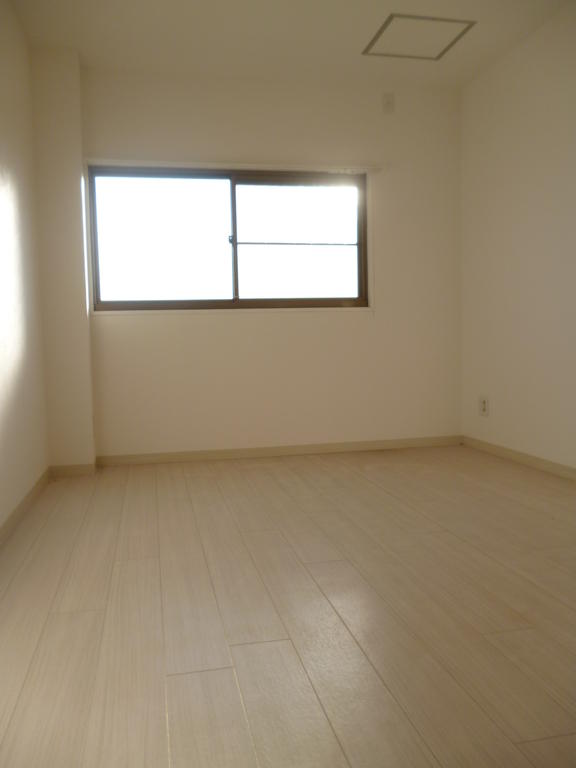 その他部屋・スペース　日当り良好の寝室