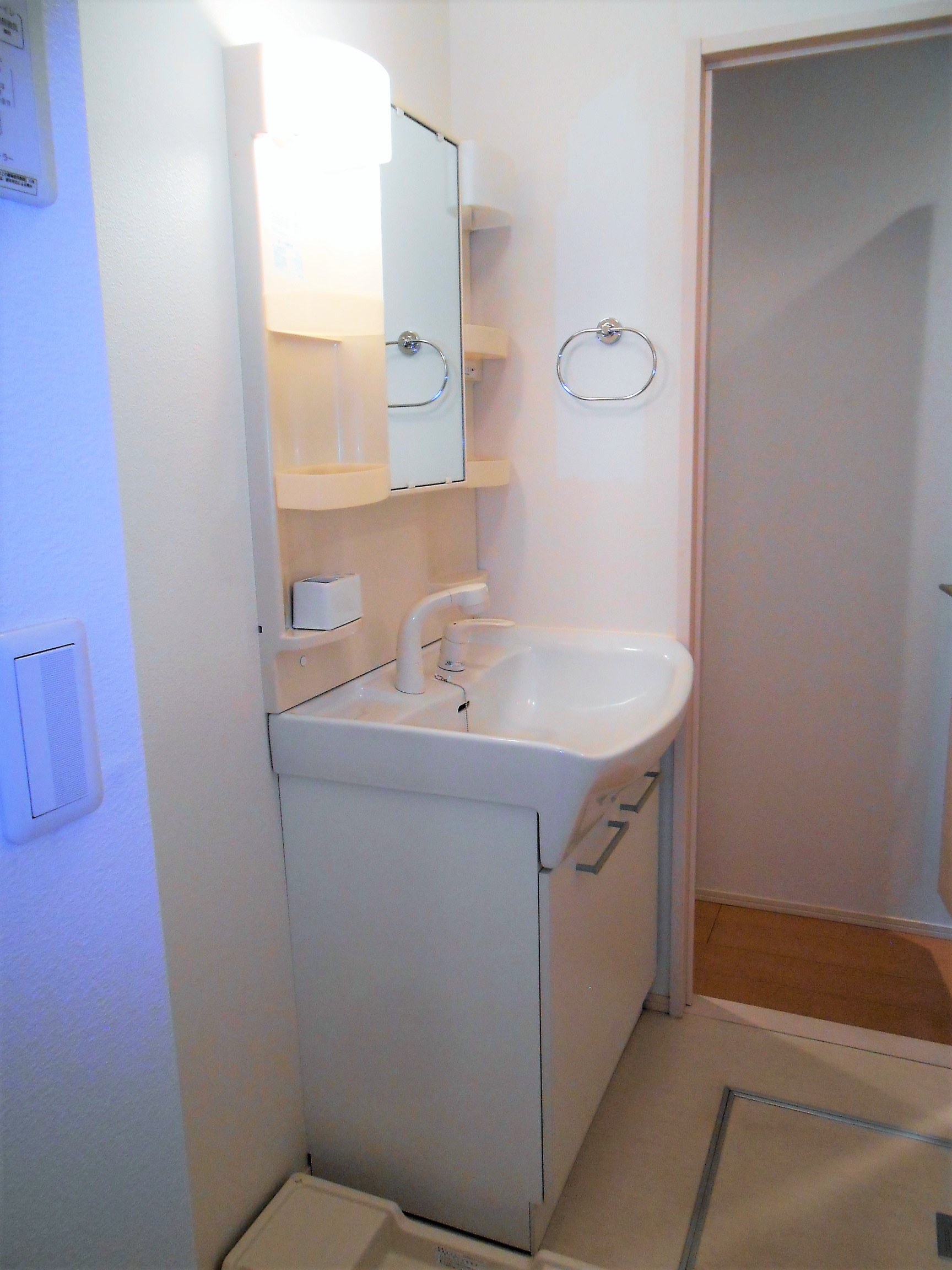 洗面設備　独立型洗面台です。忙しい朝に便利です。