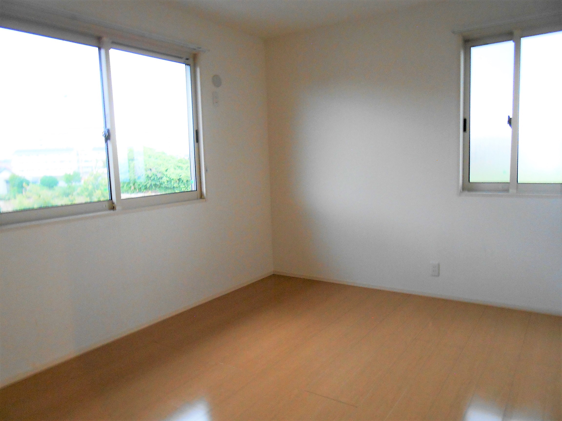 その他部屋・スペース　6帖の洋室です！2面採光で明るい室内です！