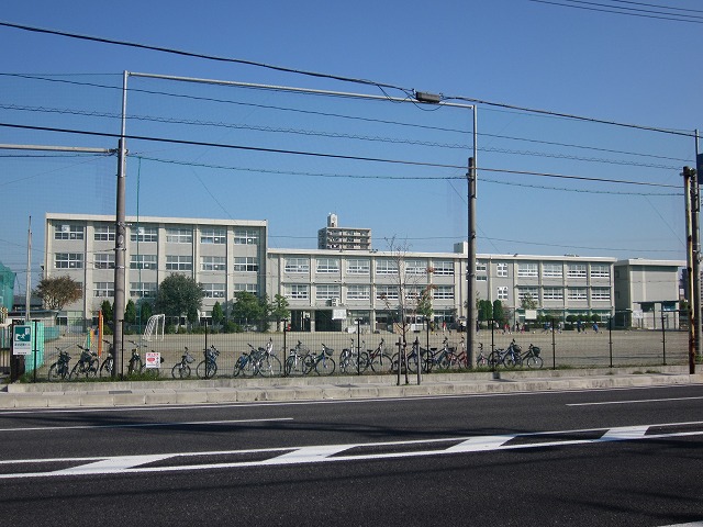 小学校　四日市市立常磐小学校（小学校）まで646m
