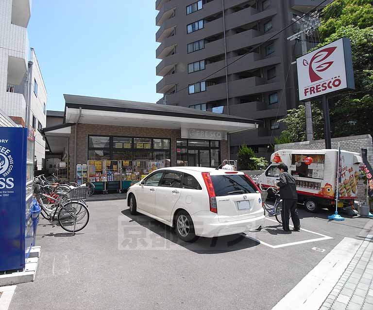 【京都市北区衣笠東開キ町のマンションのスーパー】