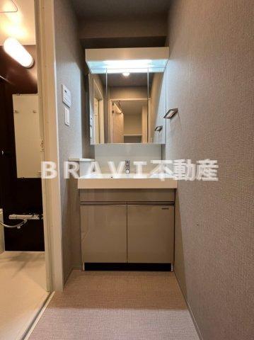 洗面設備　【ルフォンプログレ天満橋】独立洗面化粧台が付いています