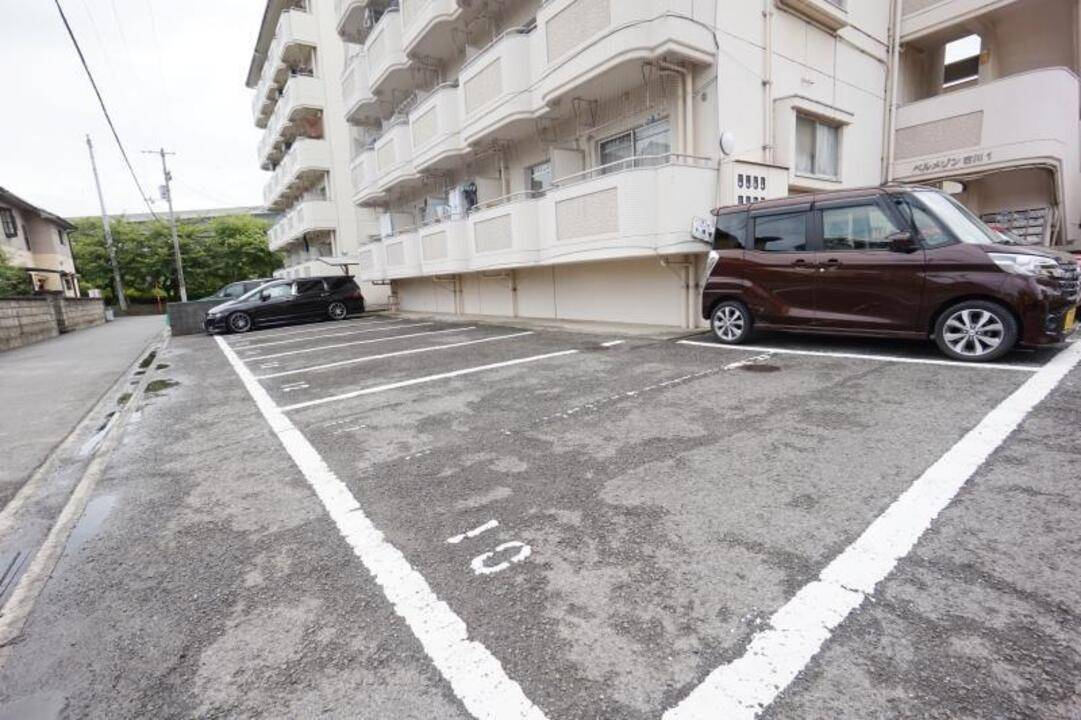 駐車場　駐車場