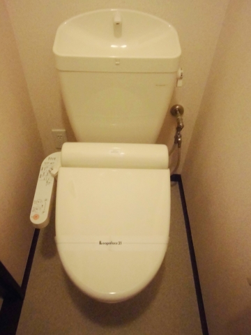 トイレ　温水洗浄便座付き
