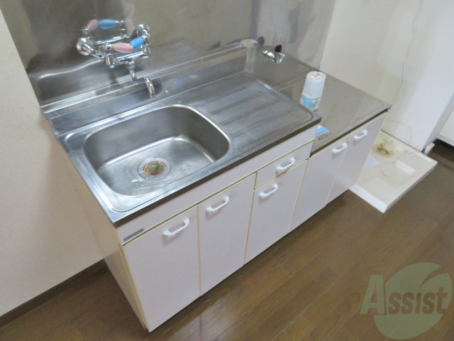 キッチン　シンプルなキッチンです。一人暮らしは最適ですね。