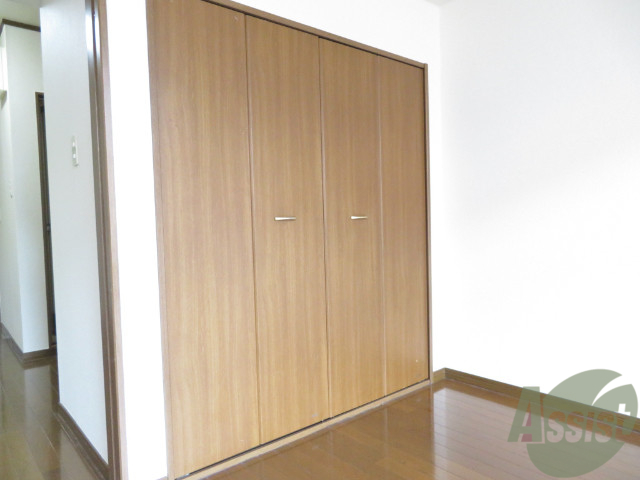 収納　寝室にあったクローゼット。荷物がたくさんあっても大丈夫。