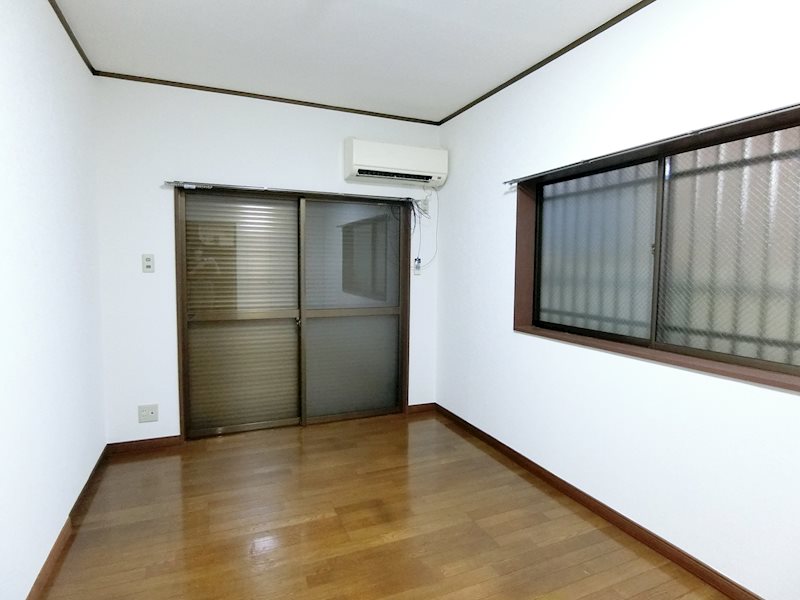 その他設備　電動シャッターが付いてます