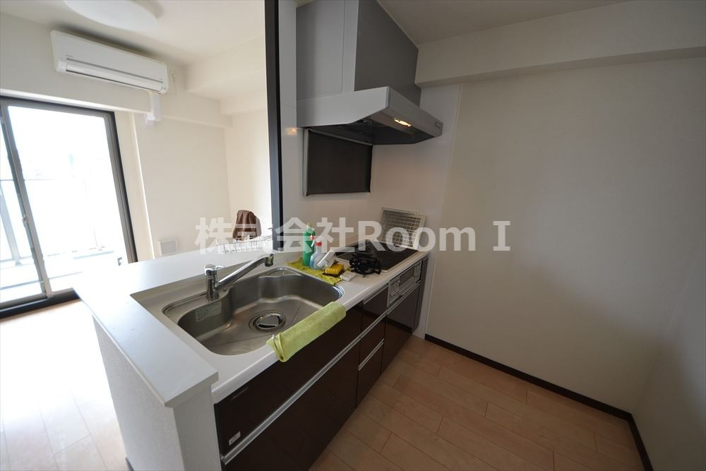 キッチン　コンパクトなキッチンで掃除もラクラク