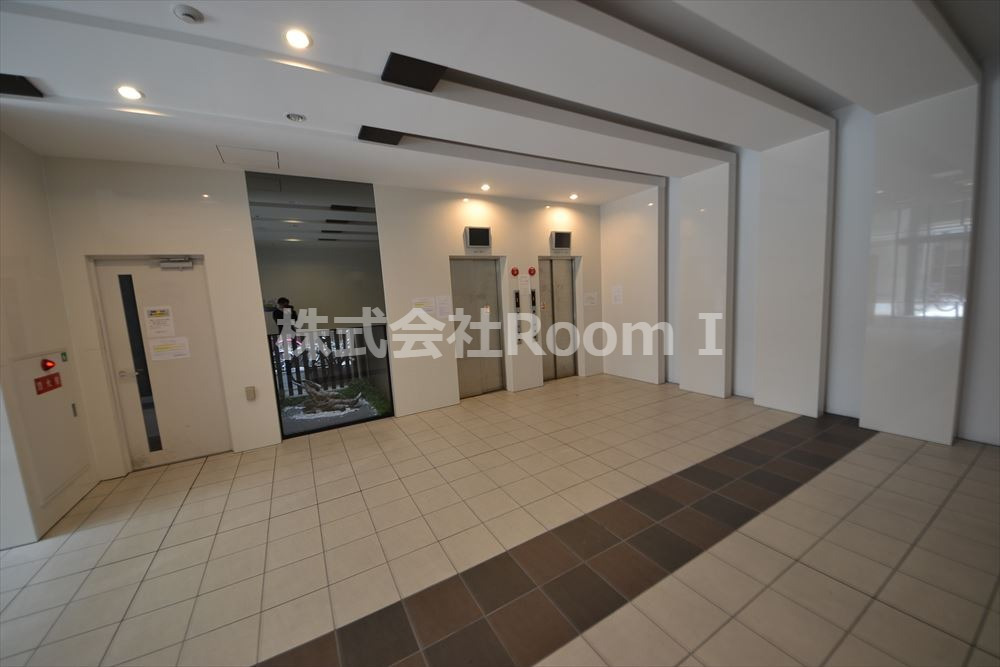 エントランス　落ち着いたエントランスです