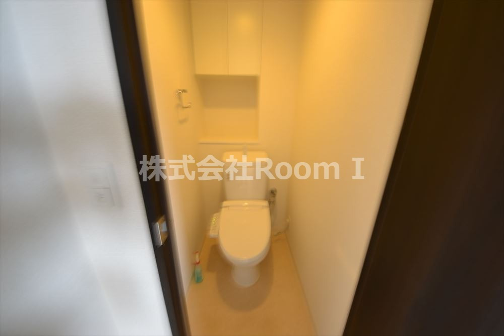 トイレ　落ち着いた色調のトイレです