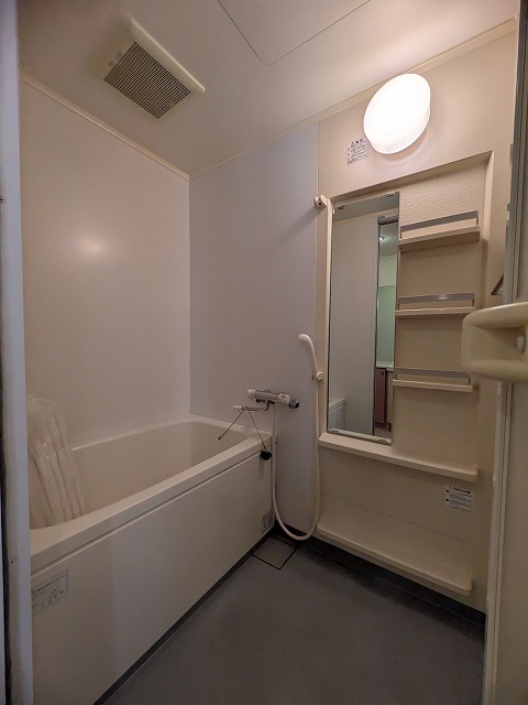 バス・シャワールーム　同物件、別号室のものです。