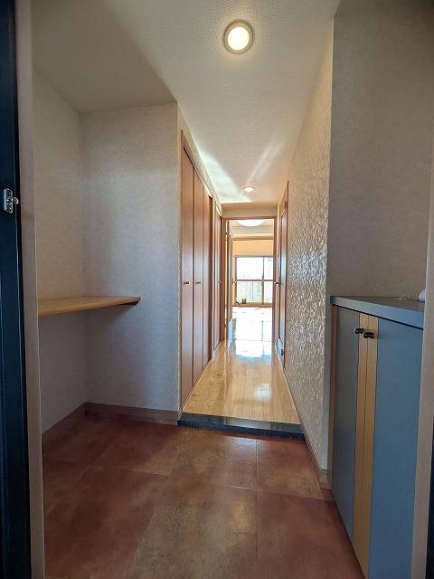 玄関　同物件、別号室のものです。