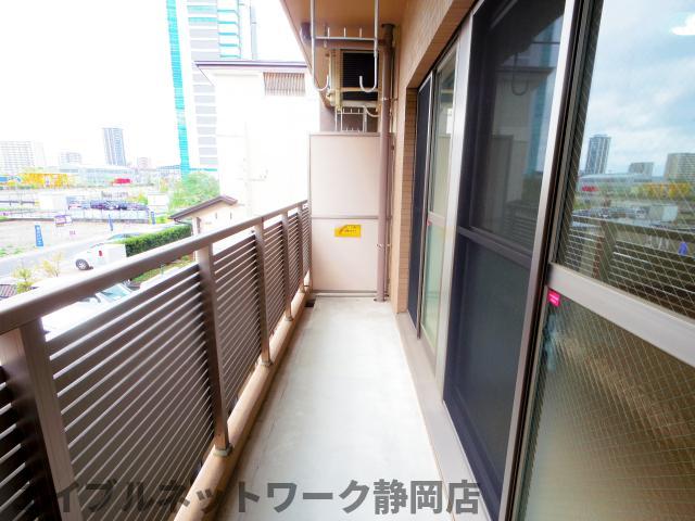 バルコニー　落ち着いた時間を過ごせるバルコニーです