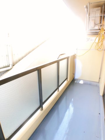 バルコニー　広々としたバルコニー★写真は205号室の写真です★