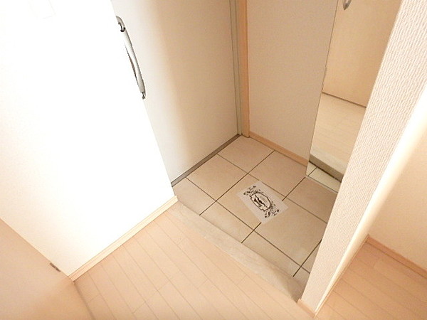 玄関　※別部屋参考写真