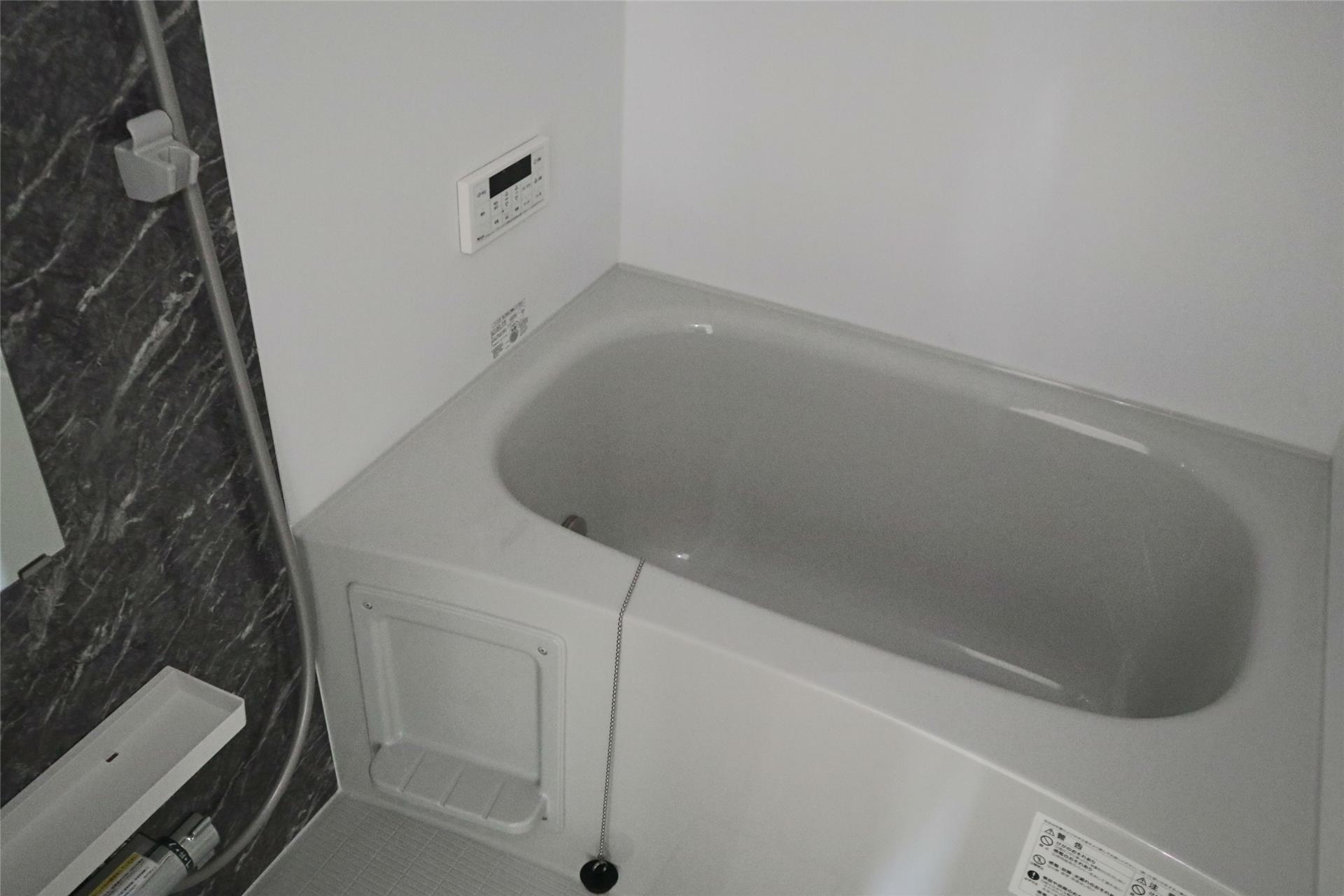 バス・シャワールーム　追い焚き機能付き浴室