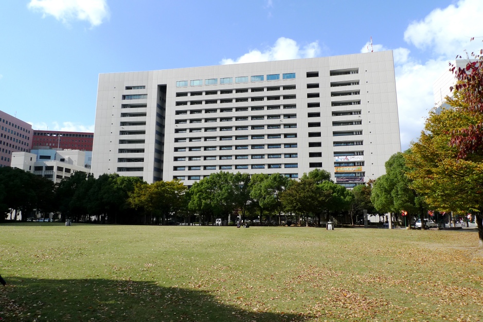 役所　福岡市役所（役所）まで481m