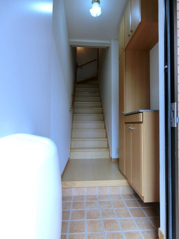 玄関　202の写真（間取反転タイプ：イメージ）