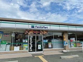 コンビニ　ファミリーマート奈良大安寺店（コンビニ）まで551m