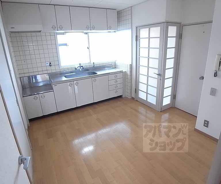 キッチン　広々使えるダイニングです。