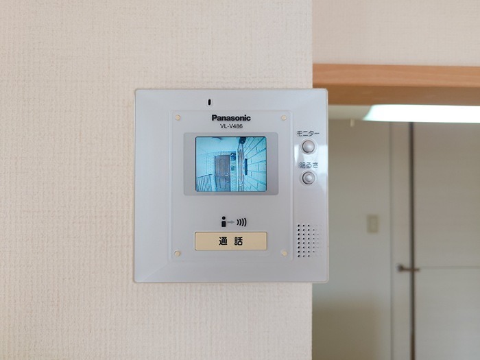 セキュリティ　来訪者の姿が確認できます。