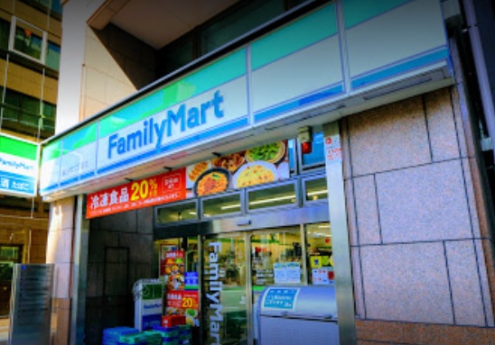 コンビニ　ファミリーマート飯田橋二丁目店（コンビニ）まで193m