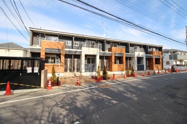 川越市大字南田島のアパートの建物外観