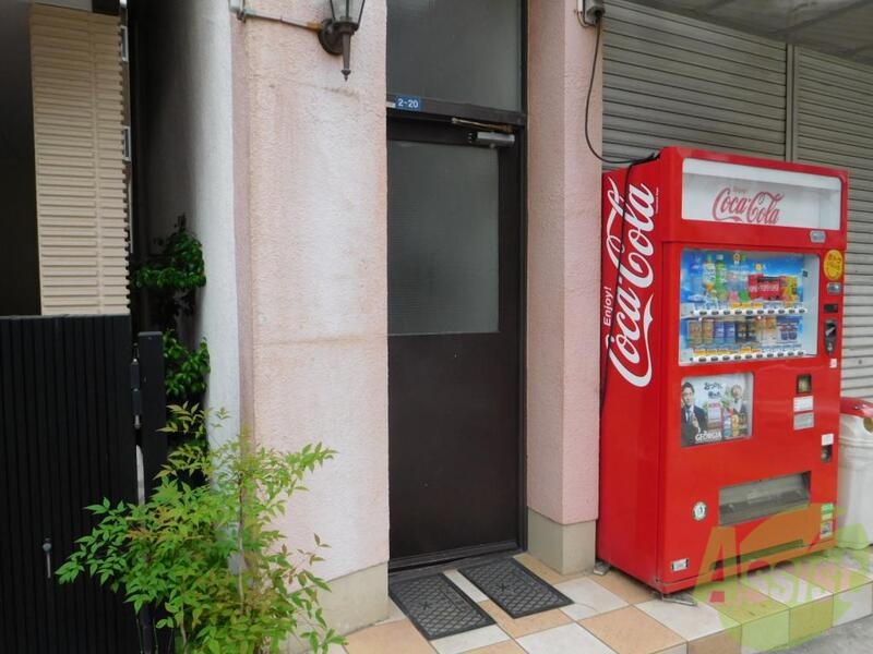 エントランス　自販機が１階になります。