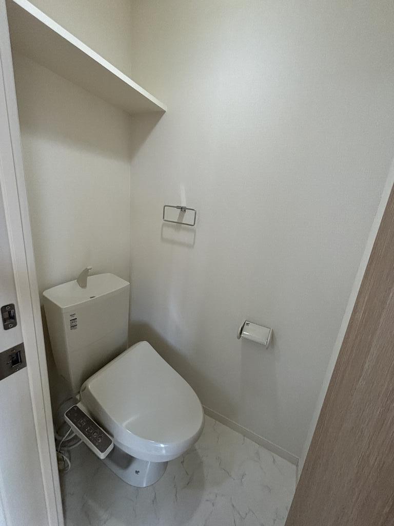 トイレ　ウォシュレット付き