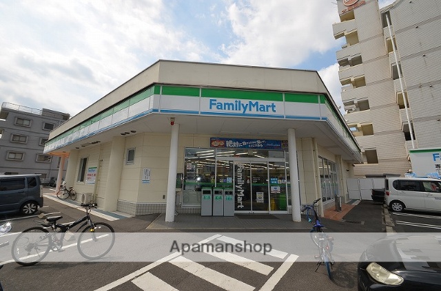 コンビニ　ファミリーマート（コンビニ）まで386m