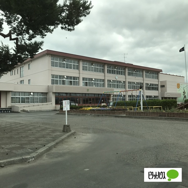 小学校　旭川市立神楽小学校（小学校）まで797m