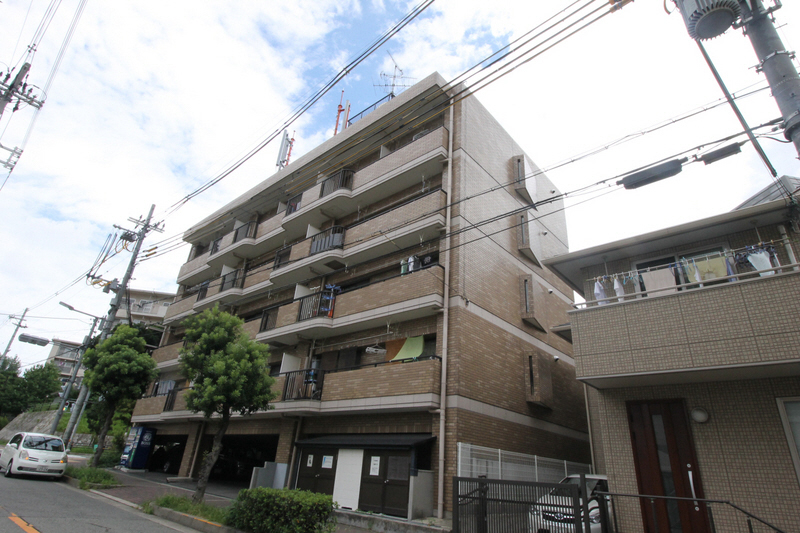 【豊中市東豊中町のマンションの建物外観】