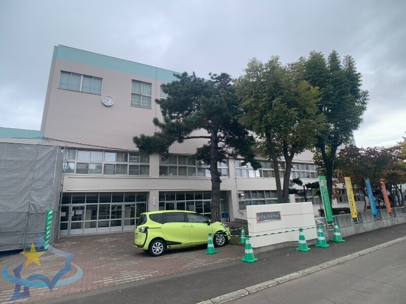 中学校　札幌市立幌東中学校（中学校）まで1226m