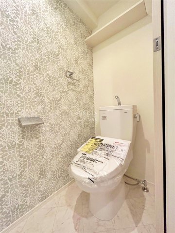 トイレ　落ち着いた色調のトイレです