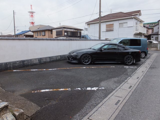 【アーヴァンヒルズ２号館の駐車場】