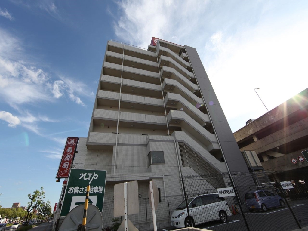 名古屋市熱田区尾頭町のマンションの建物外観