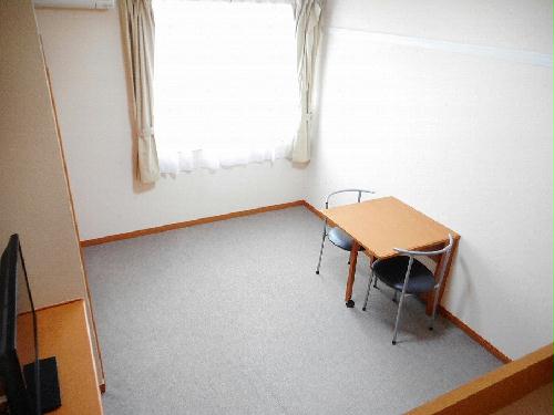 居室・リビング　テーブルは折り畳み式です