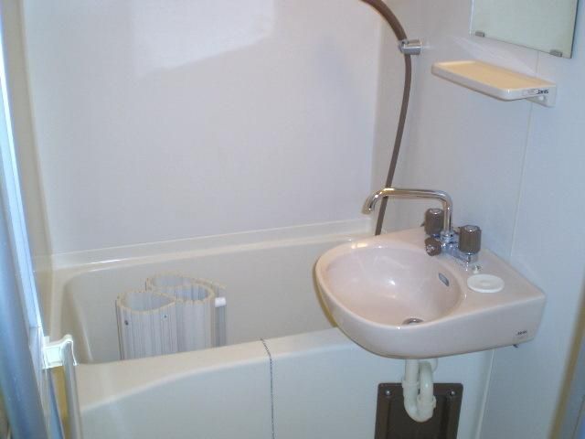 バス・シャワールーム　☆お風呂に入って疲れも汚れも落として下さい☆