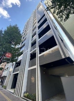 渋谷区幡ヶ谷のマンションの建物外観