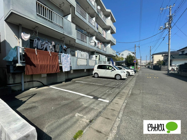 高嶺マンションの駐車場