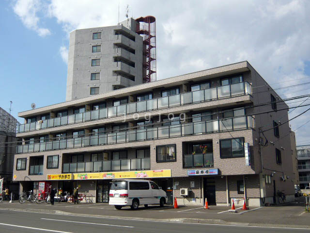 札幌市北区新琴似八条のマンションの建物外観