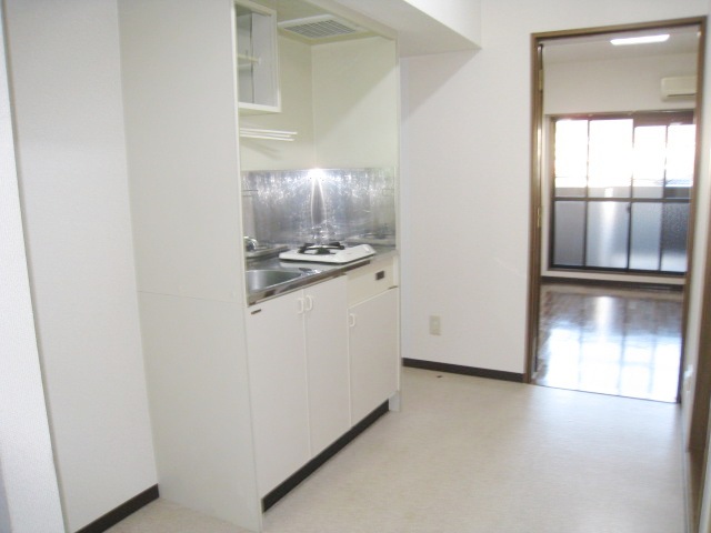 キッチン　写真は別号室ものです。