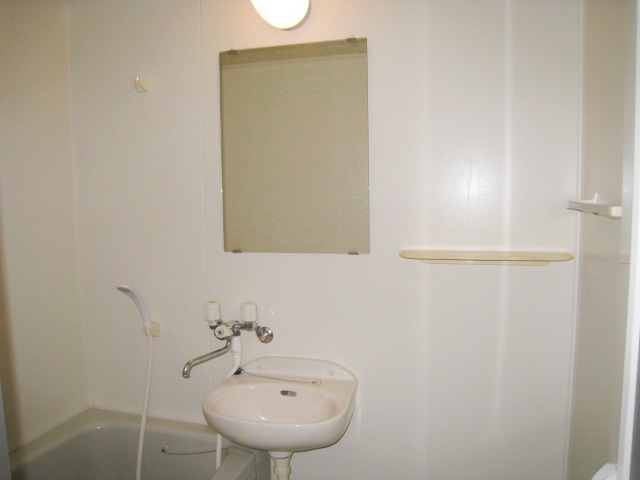 洗面設備　写真は別号室ものです。