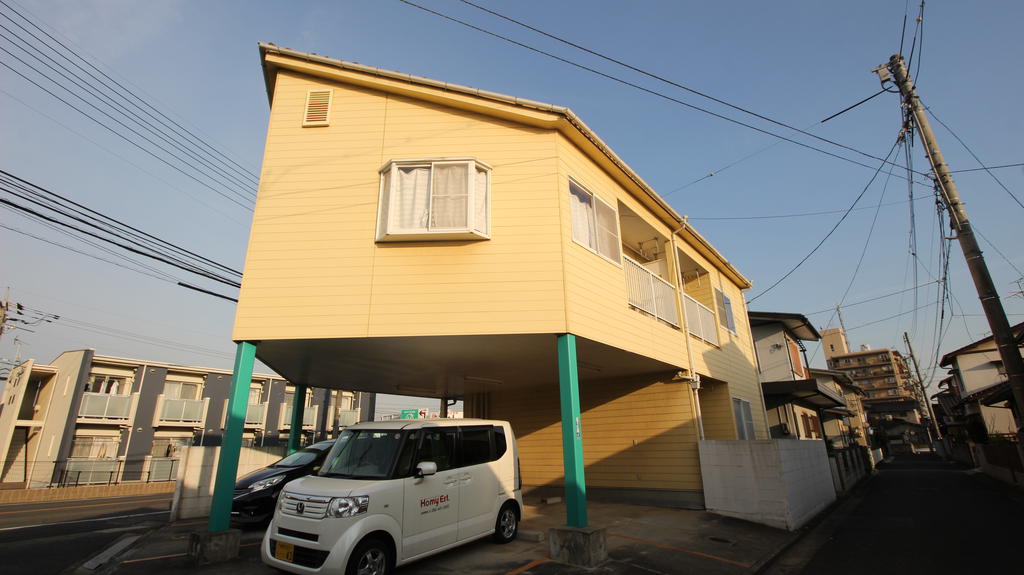 建物外観　1階駐車場です！