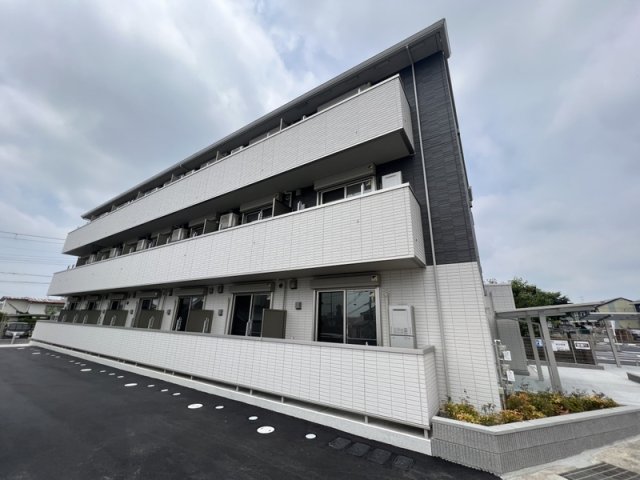 【三木市大村のアパートの建物外観】